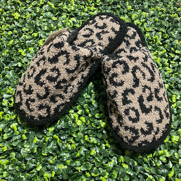 🎉❤️ NEW SALE! Luxe Leopard Slippers S/M Euro 38-39 Valentine's Easter Gifts - Picture 1 of 2